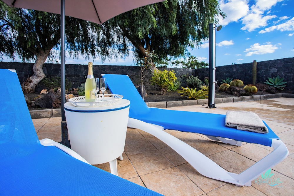 3 Bed Villa - Pool, Terrace, Bbq, Near Beach