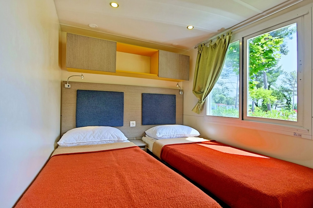 Camping Adria Mobile Homes in Brioni view 3