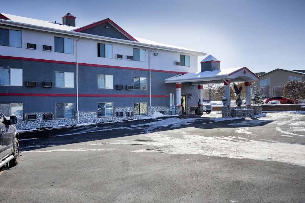 Castle Rock Vacations - OYO Hotel Castle Rock CO Downtown - Property Image 3