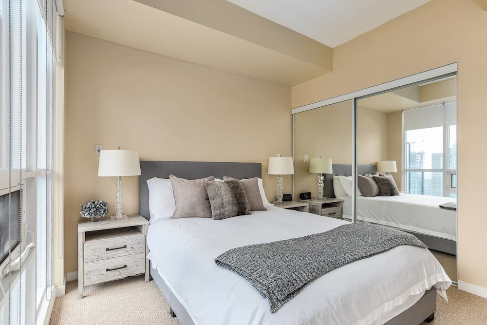 Executive Condo in the Heart of Downtown-2