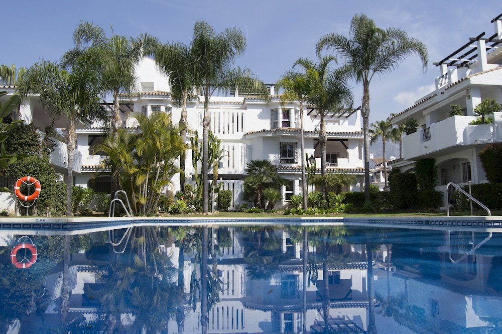 Hotel Serinamar - Los Naranjos de Marbella - Image 1