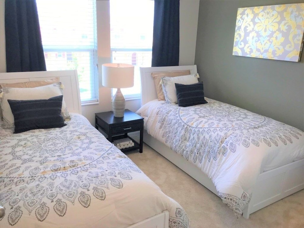 Tvpm-5148ch/cb 4 Bedroom Townhouse by RedAwning view 4