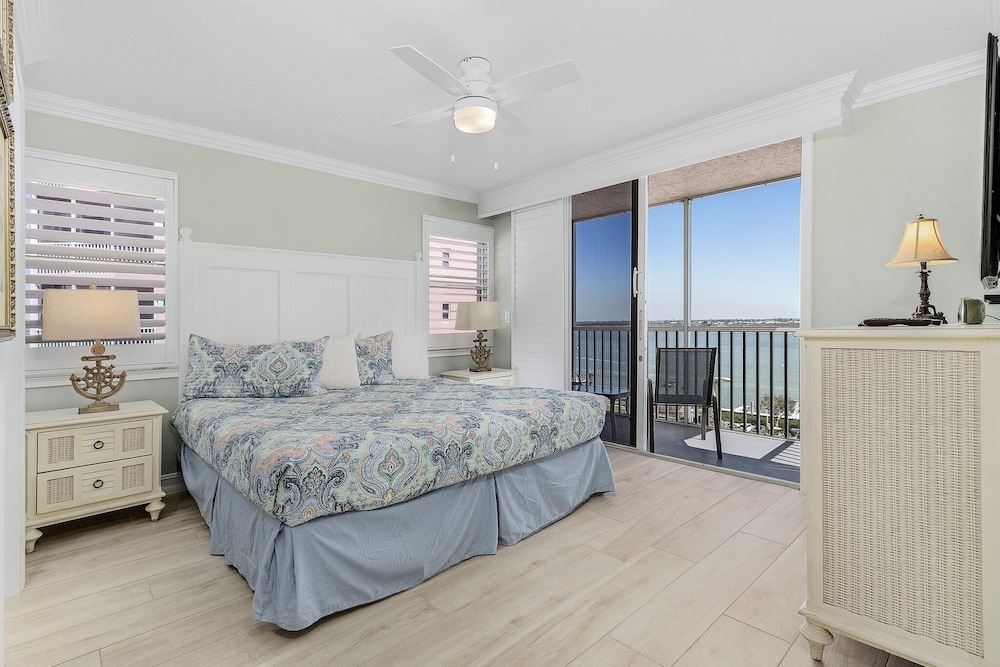 Beach Villas 706 Top-floor Condo W/ Gulf Views, Pool 2 Bedroom Condo