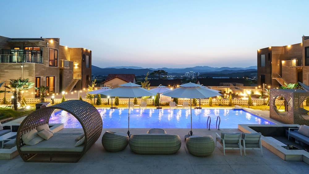 Gyeongju Rose Breeze Pool Villa Pension