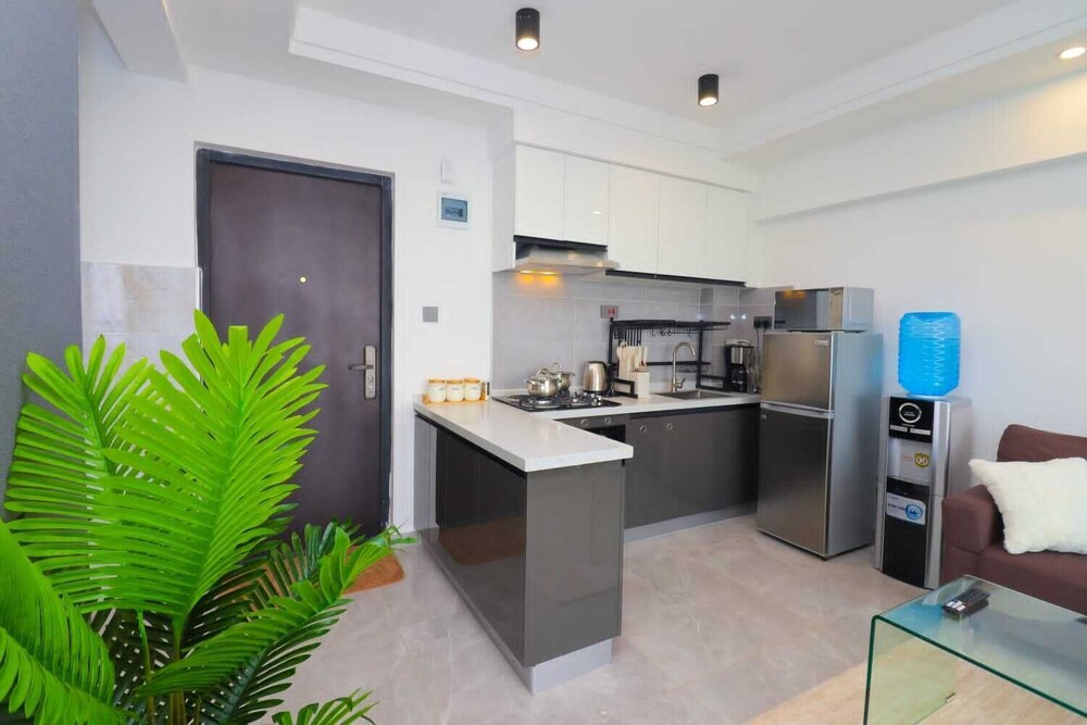 Lux Suites City Oasis Apartments