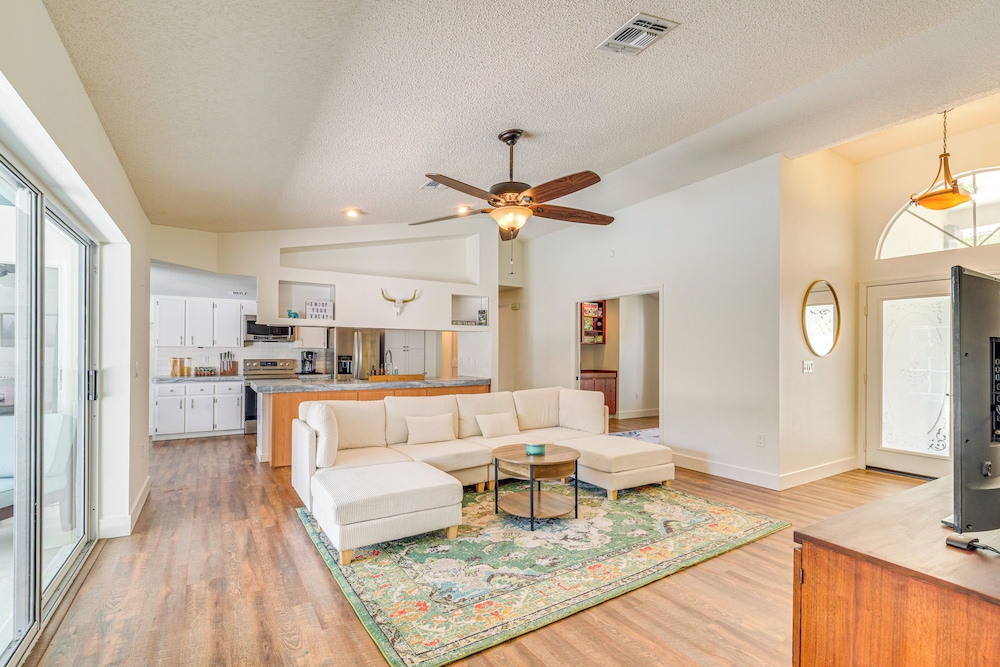 Private Pool & Lanai: Spring Hill Oasis