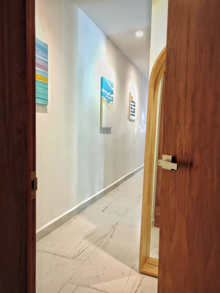 Super Cute Flat on 5th Ave in PdC Steps From Beach