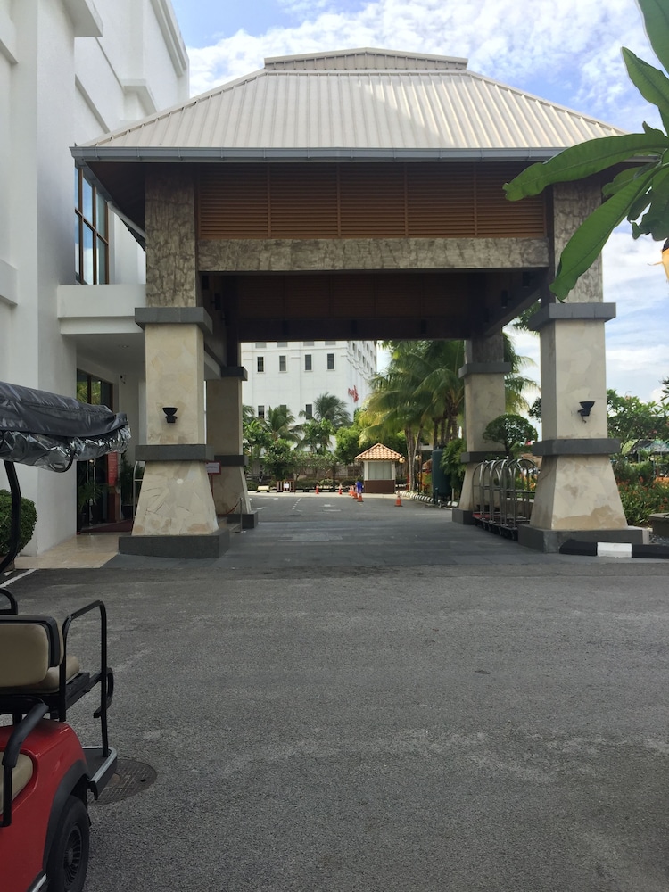CMK & Private Water Chalet