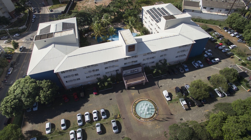 Hotel Comfort Suites Flamboyant - Image 1