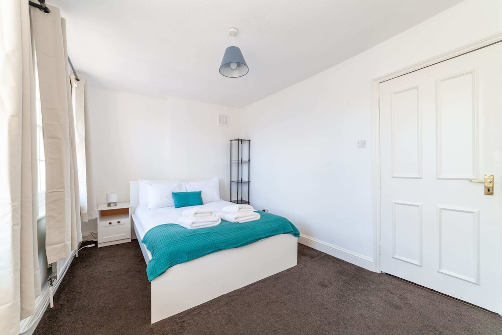 Period Victorian Abode In Idyllic Kings Cross