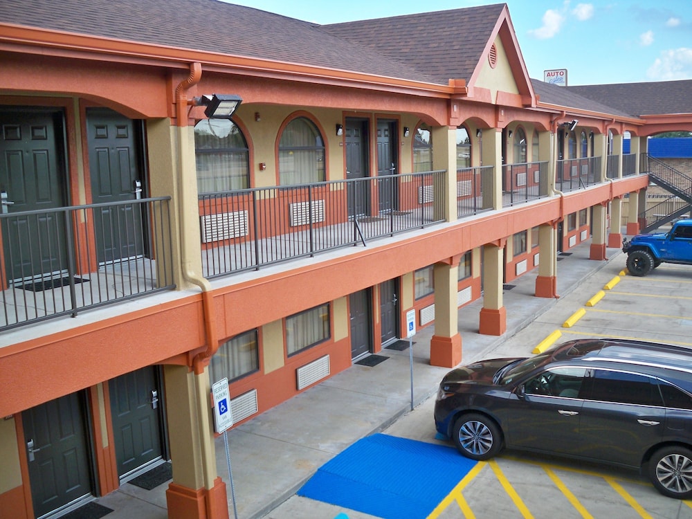 Scottish Inn & Suites view 2