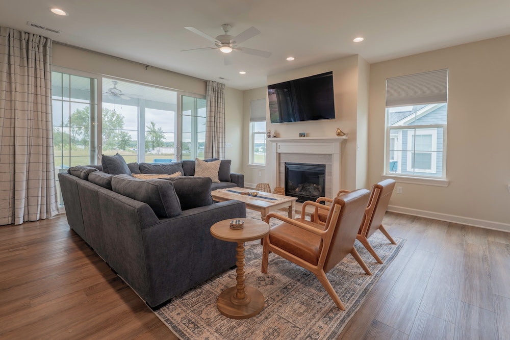 2728 Harbor Court