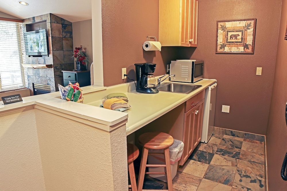 Fawn Valley Inn: 105 1 Bedroom Condo view 5