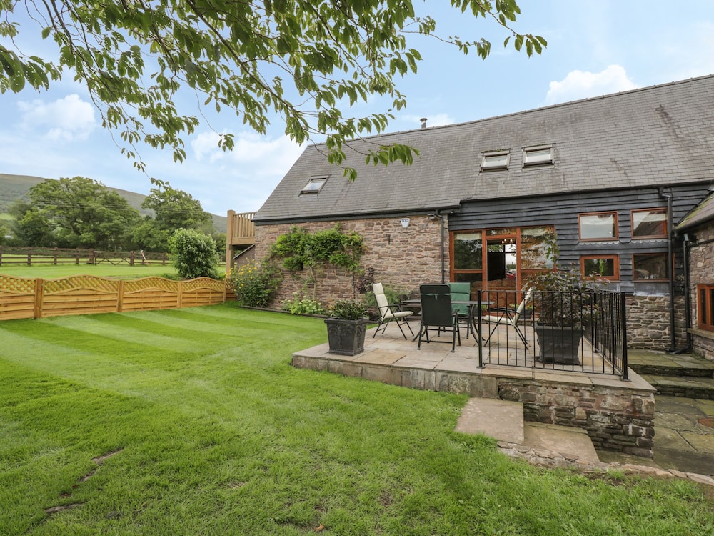 Pentre Barn