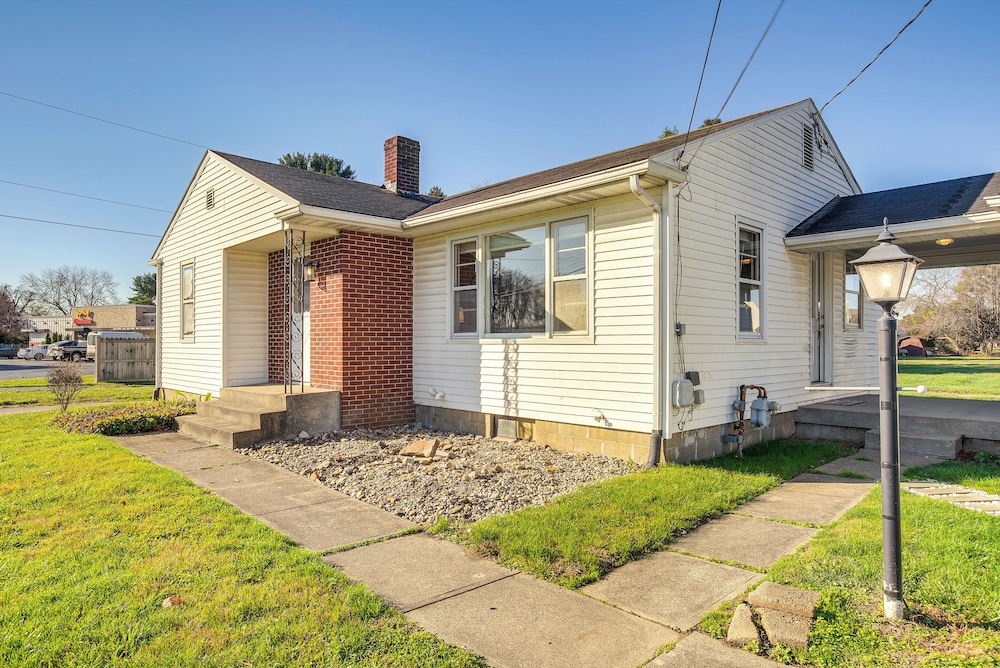 16 Mi to Buckeye Lake: Family-friendly Newark Home