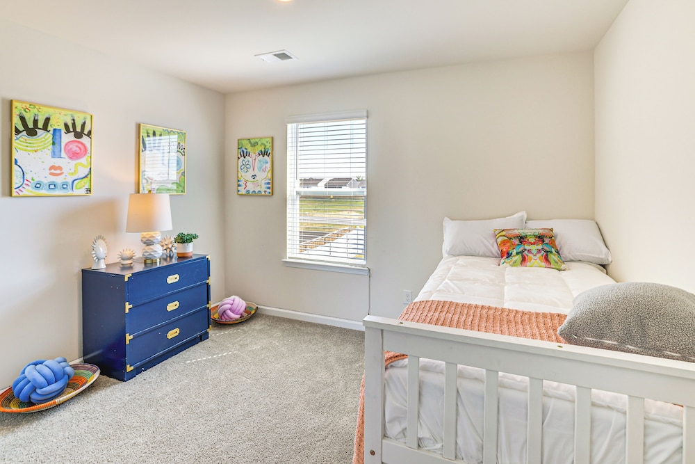 Pool Access, 2 Mi to Main St: Fountain Inn Home!