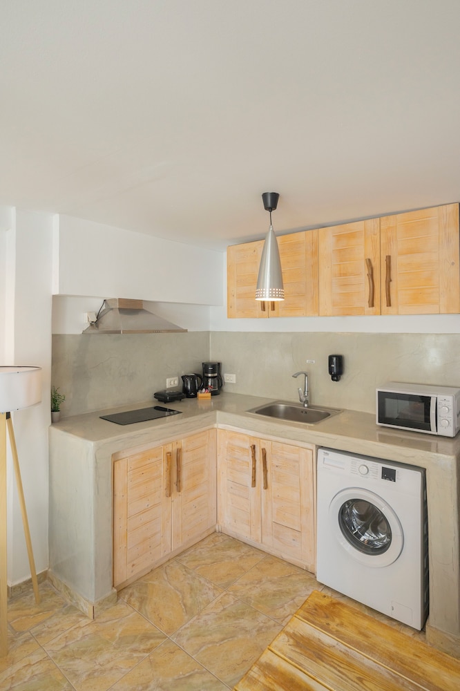 Loukas & Emma Eco Houses