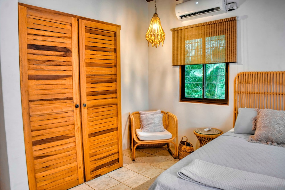 Casa Bonita - 5BR With Pool Walk to Beach
