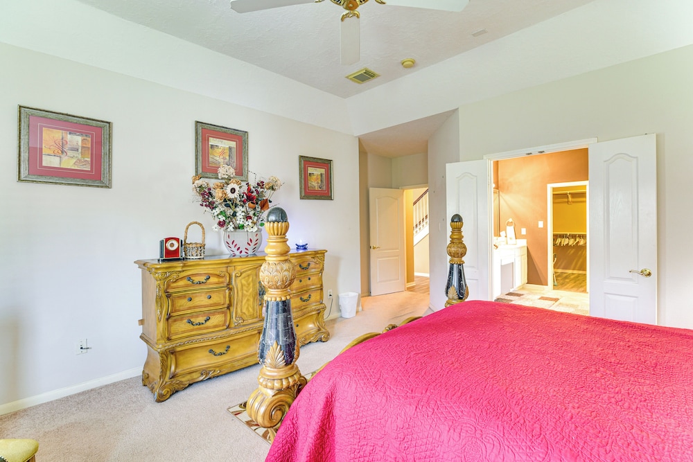 Patio, BBQ & Yard: Family Retreat in Pearland