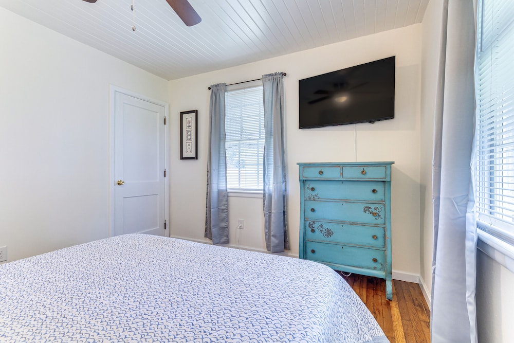Charming Coastal Pensacola Home 1 Mi to Palafox St