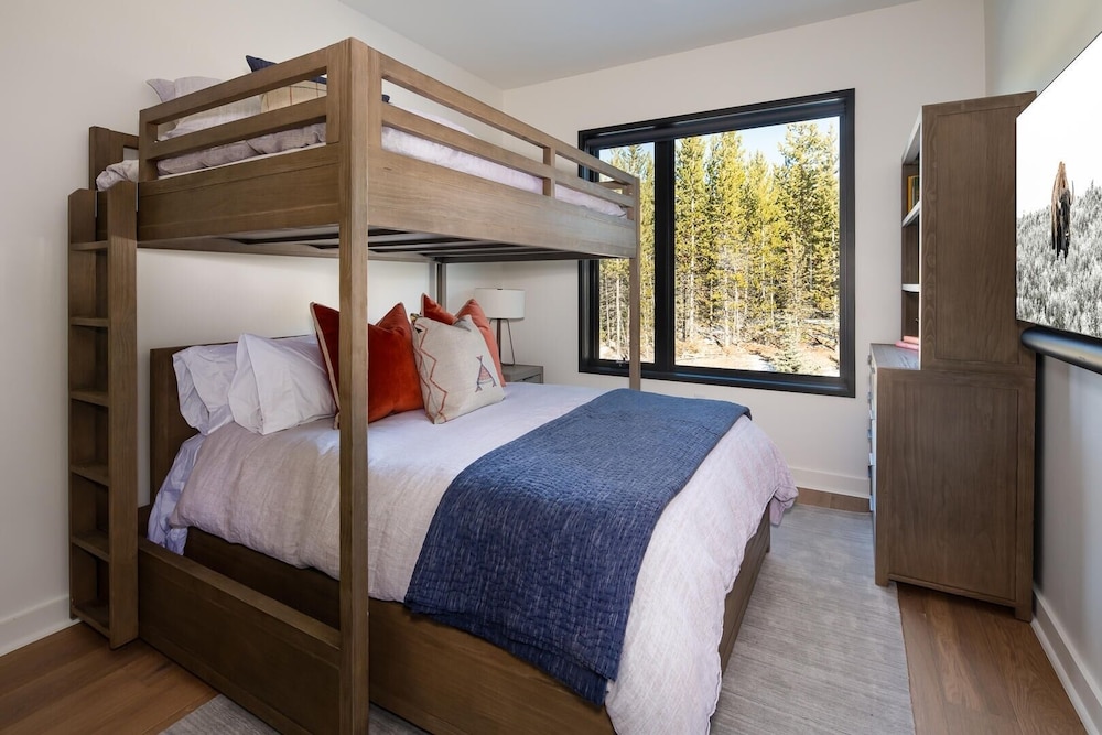 Big Sky Lake Lodge