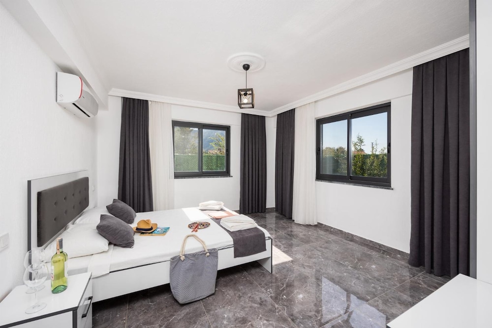 Villa Grand Yasar 4 With 4 Bedrooms and 4 Bathrooms