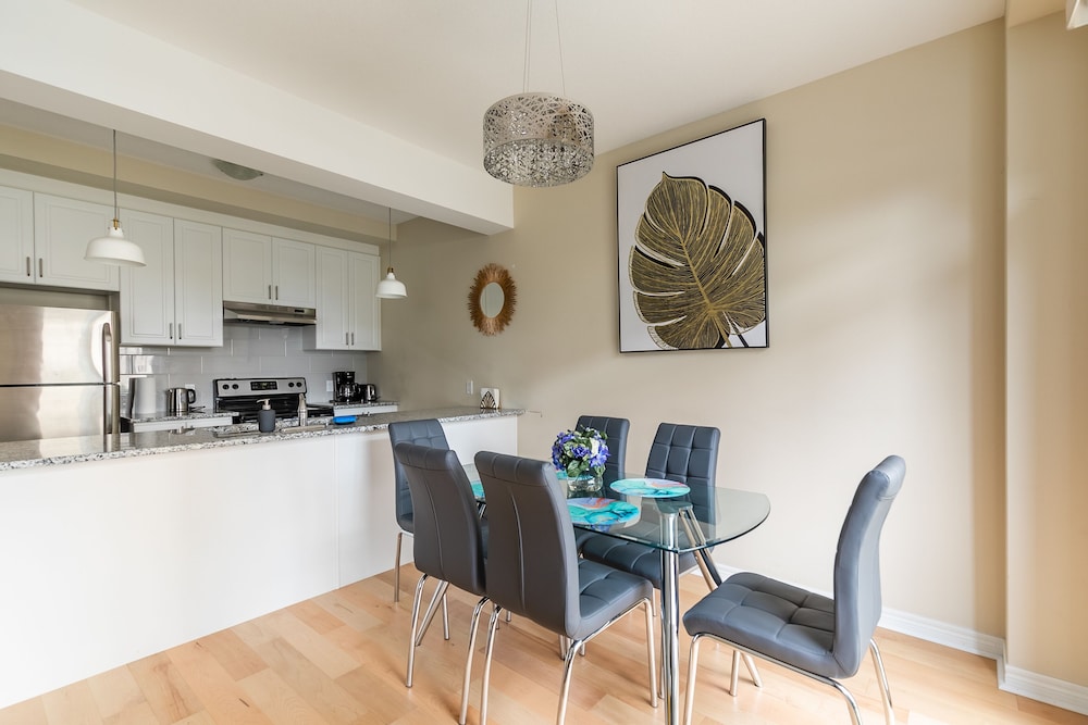 Modern 3BR 2BA Townhome in Lakeshore