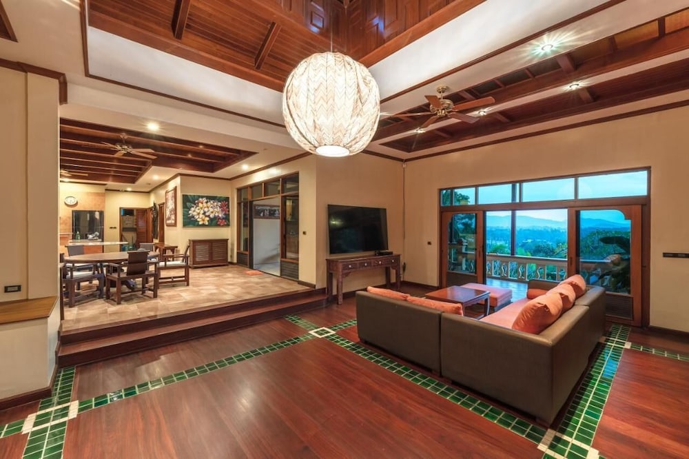 6BR Luxury Retreat in Layan Phuket V159