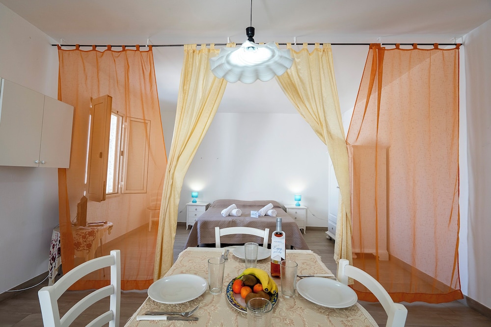 Onde Dorate in Centre, Close to Beach