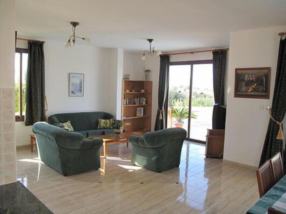Chriseleni Latchi Villas