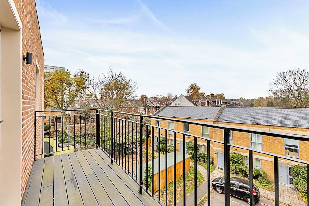 Chiswick Gem: 2 Bedroom Flat