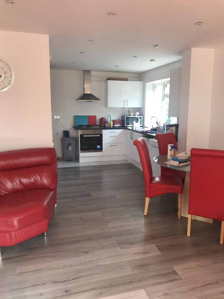 Nice 2 Bed Independent Annex in High Wycombe view 2