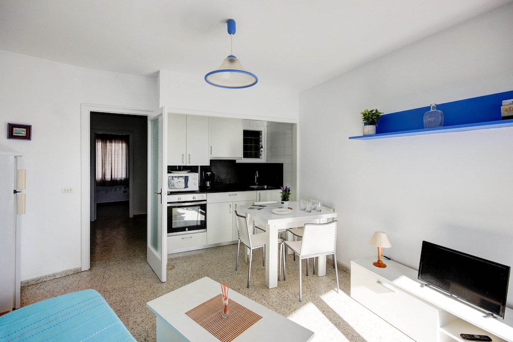 Apartment in Roses With Beachfront View