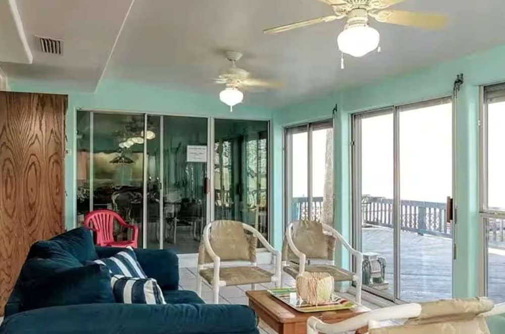 Bayside Paradise 4BR Home w Patio Games Room