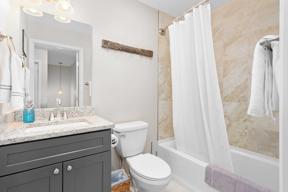 Sleeps 20, Entire Duplex Patio + Fire Pit 6 Minutes to Downtown Asheville