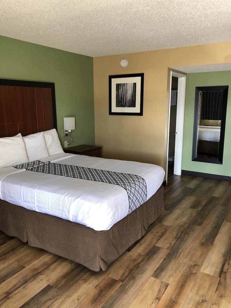 Knight's Inn Motel