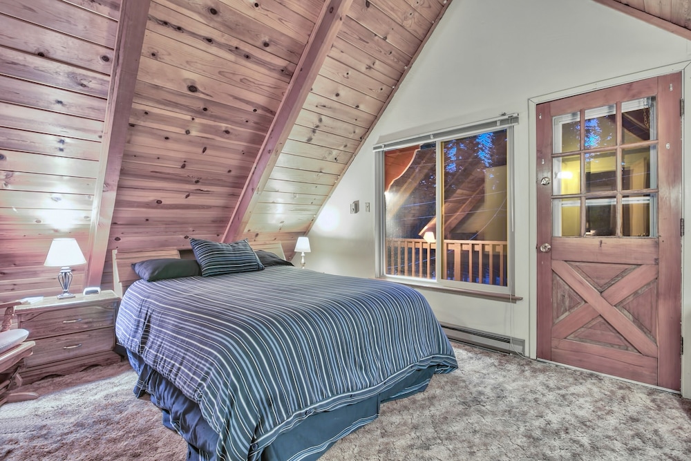 Cholula 811c 4 Bedroom Cabin by RedAwning view 4