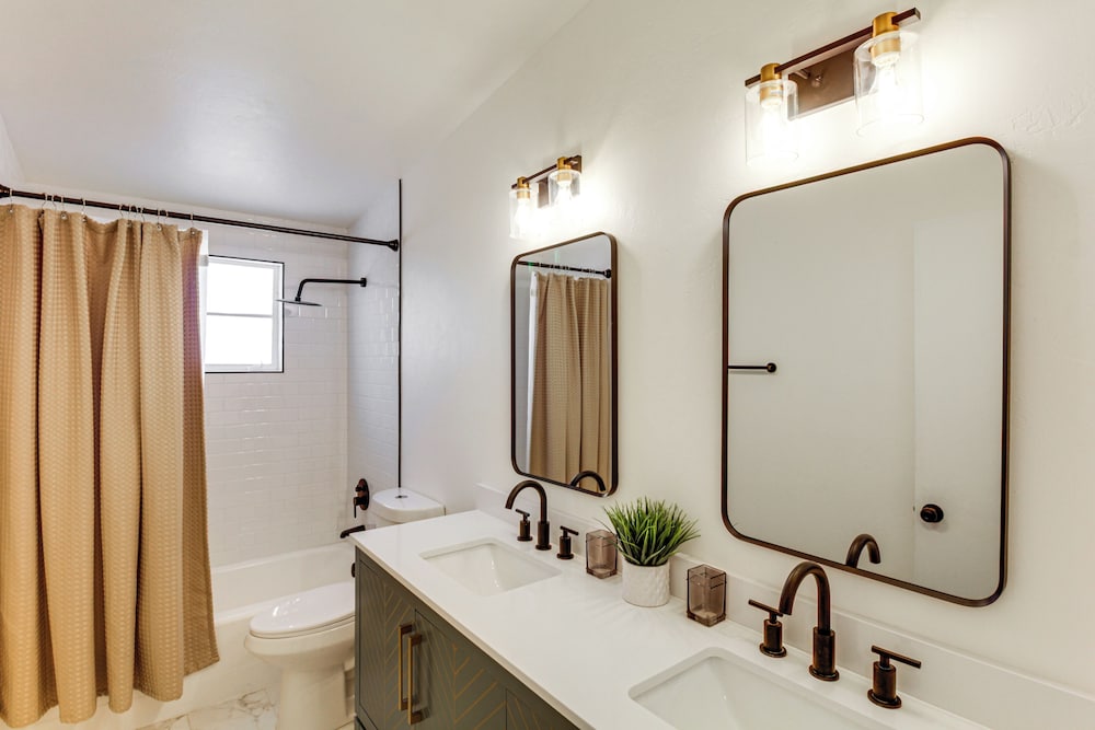 2 Mi to Trail Dust Town: Home w/ Large Yard!