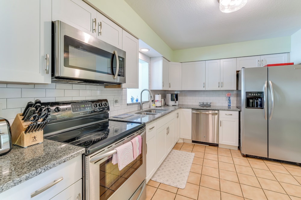 Beach Gear Provided! Cozy Family Home in Bradenton