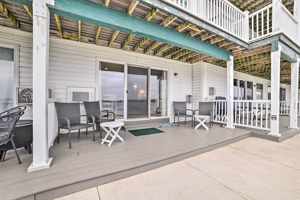 Lakefront Onekama Condo w/ Seasonal Pool! view 4