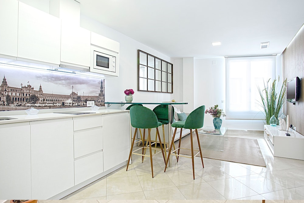 Magnificent Apartment With Perfect Location. Murillo III