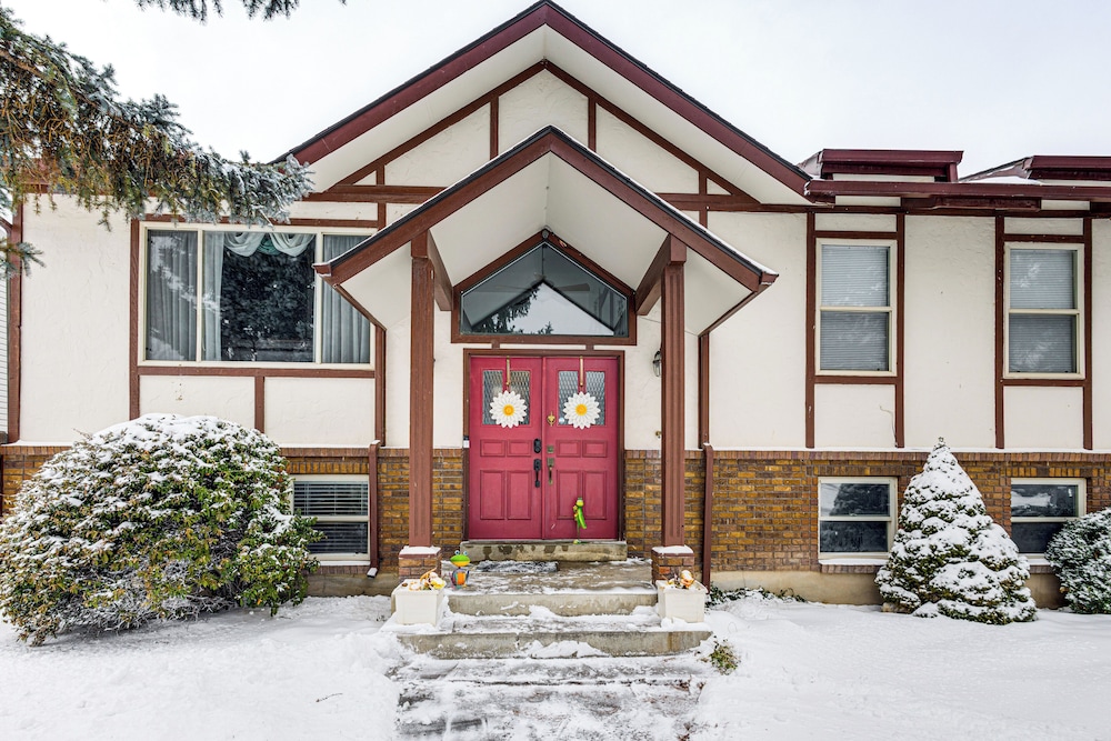 Fenced Yard, Patio: Family-friendly Pocatello Home