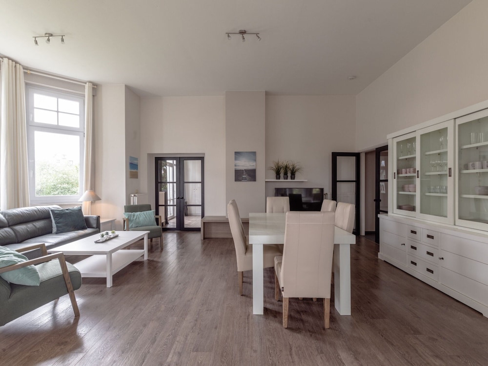 Cosy Nook Apartment in a Historical Villa