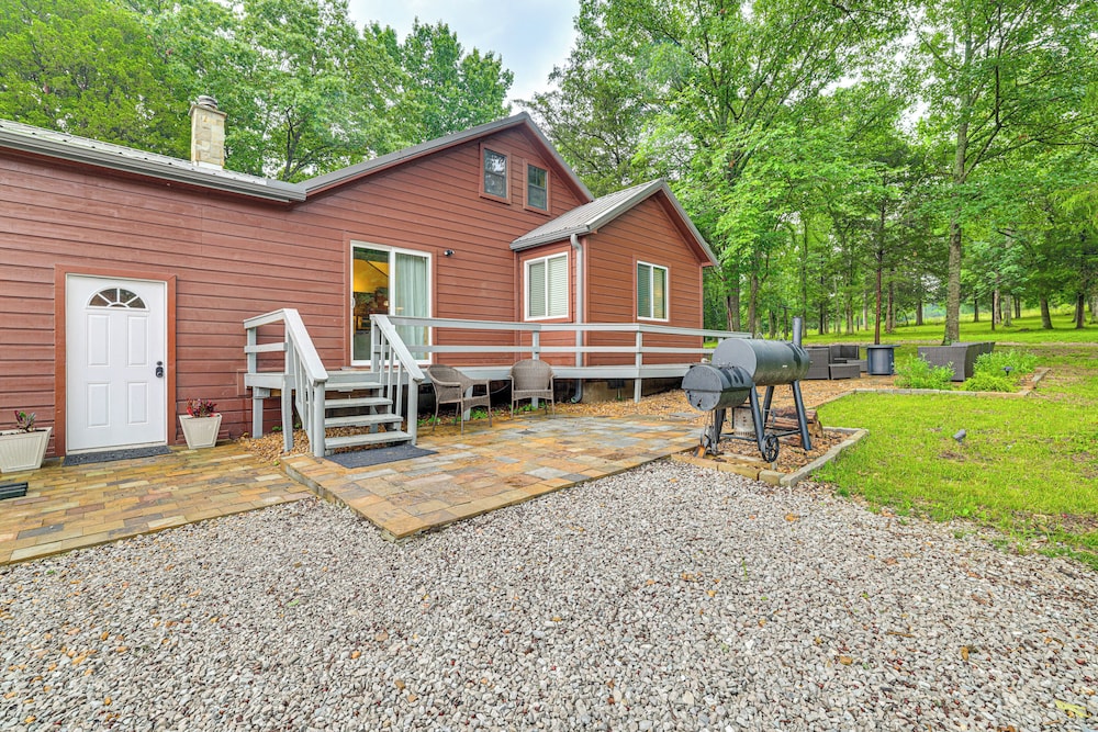 Near Bella Vista Trails & Elk River: Family Home!