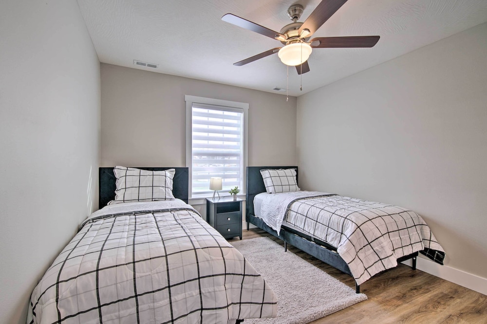 Charming Ozark Abode w/ Yard & Pool Access