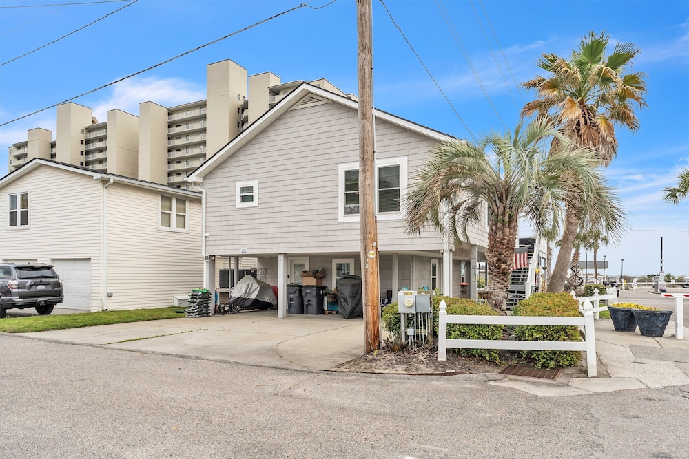 Coastal Camelot - Walk To Surfside Beach 2 Bedroom Duplex