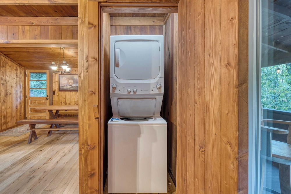 Riverwood Gatlinburg/pigeon Forge Cabin w/ River Views