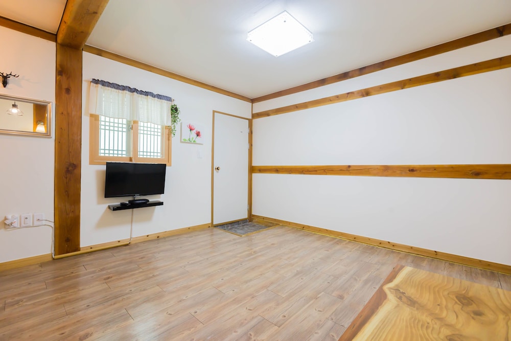 Gyeongju West Namsan Hanok Pension