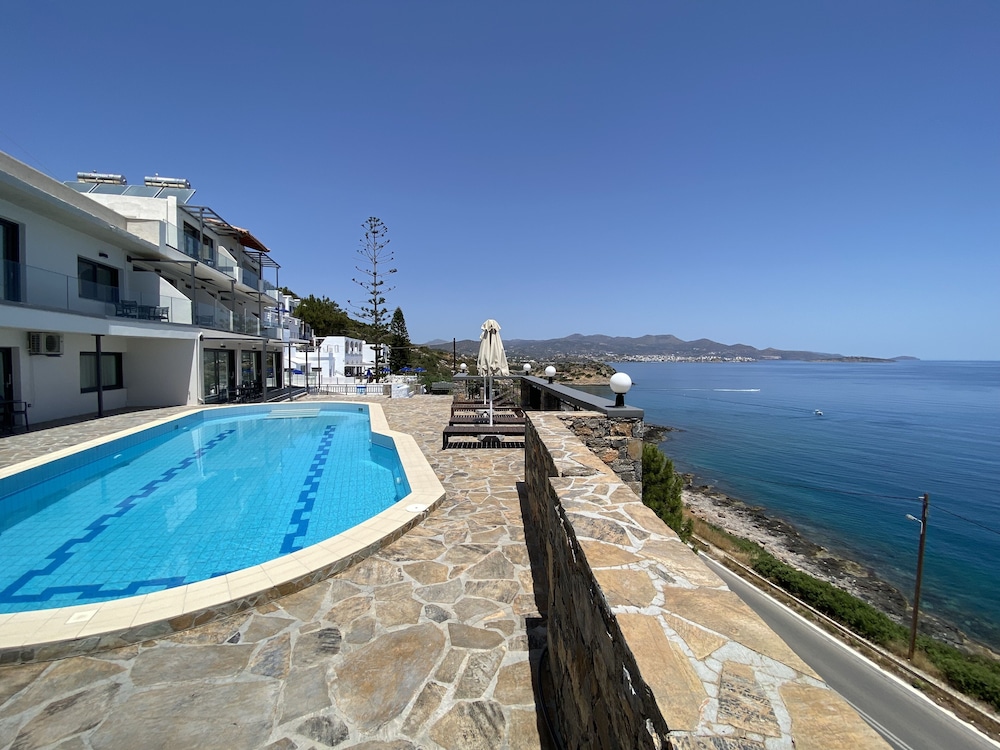 Ostria Apartments