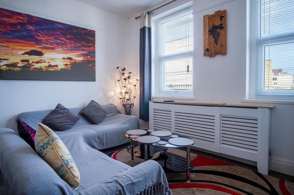 Skyfall - 2 Bedroom Apartment - Milford Haven